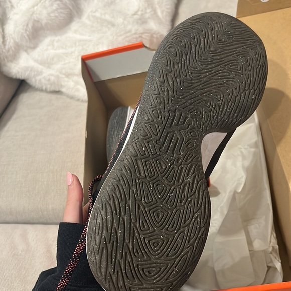 Nike bball shoes - Picture 3 of 6